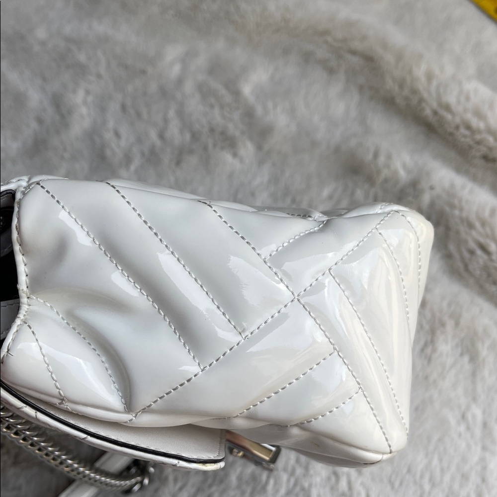 Michael Kors Peyton Quilted patent leather Shoulder Bag - Picture 13 of 16